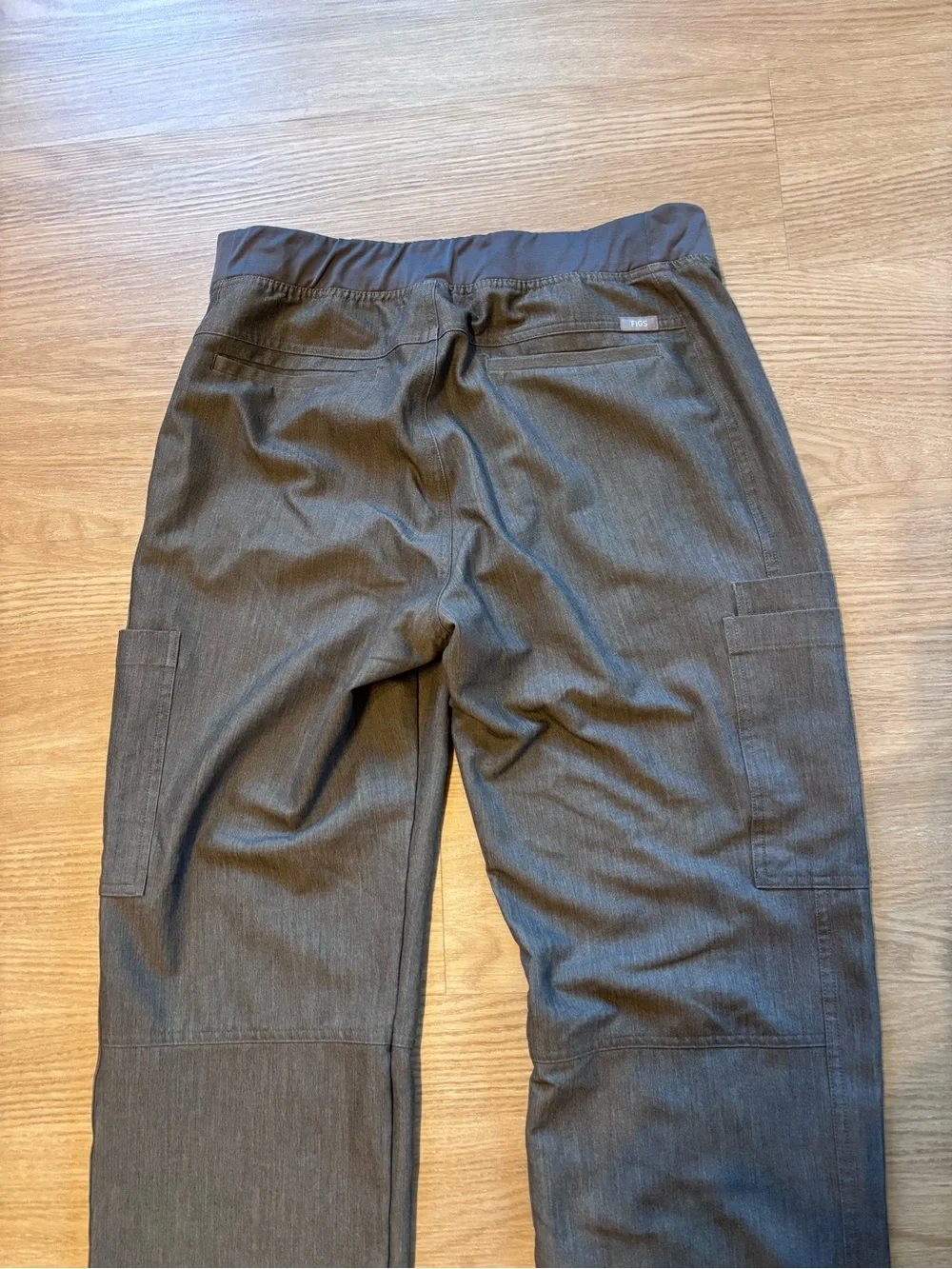 FIGS Men’s L Axim Straight-Leg Scrub Pant Cargo Pocket Graphite Gray Flaw*
